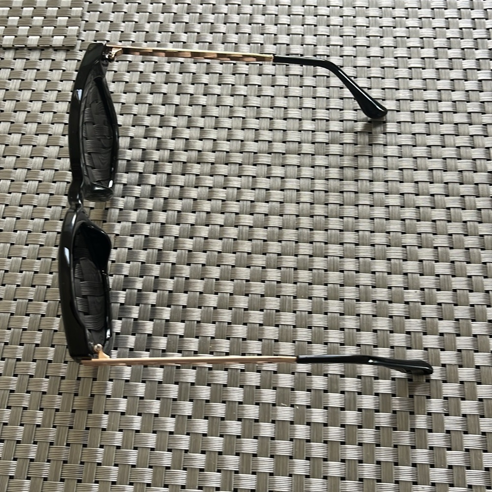 Black & Gold Sunglasses Large Frame Eyewear - Picture 2 of 4